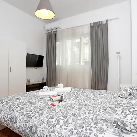 Lovely With 2 Bedrooms