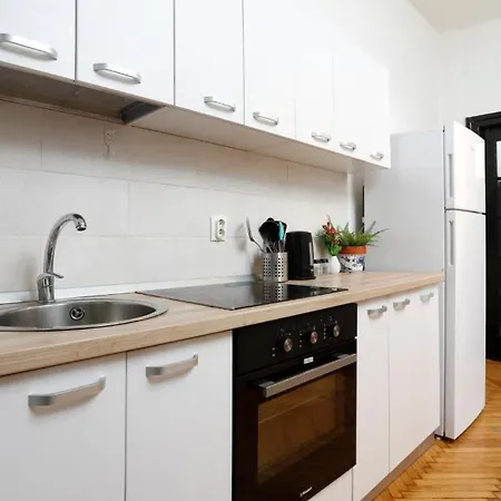 Lovely With 2 Bedrooms Apartament *
