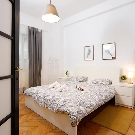 Appartement Lovely With 2 Bedrooms Boekarest