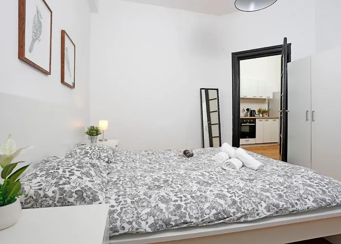 Lovely With 2 Bedrooms Appartement Boekarest