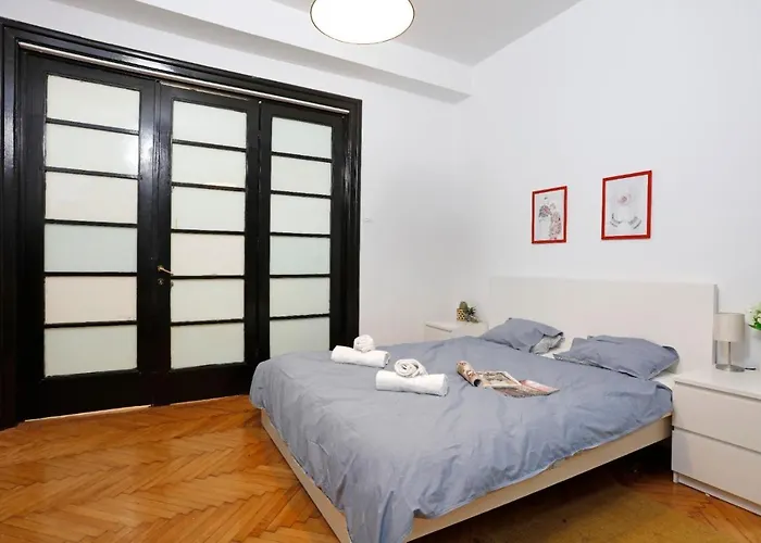 Apartmán Lovely With 2 Bedrooms *