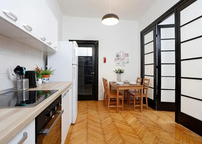 Appartement Lovely With 2 Bedrooms Boekarest