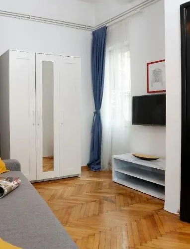 Appartement Lovely With 2 Bedrooms Boekarest