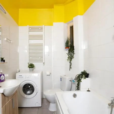 Lovely With 2 Bedrooms Appartamento Bucarest