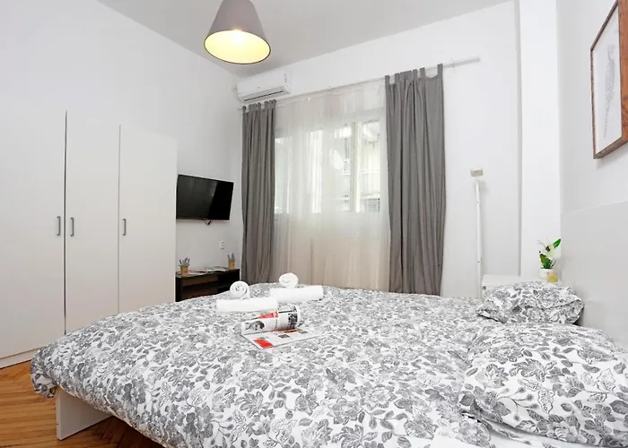 Lovely With 2 Bedrooms