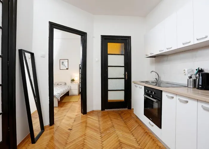 Lovely With 2 Bedrooms Бухарест